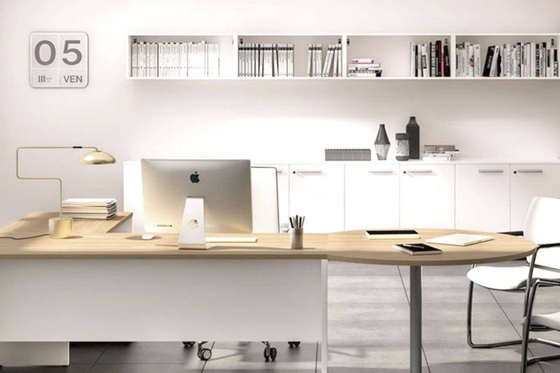 Ufficio di design con tonalità bianche.