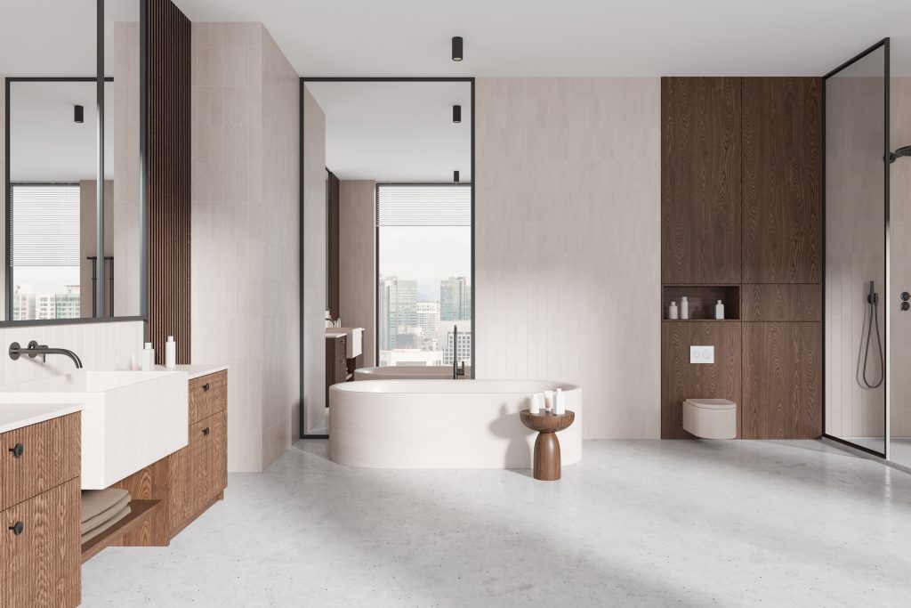 bagno dal design contemporaneo, pavimenti e rivestimenti in gres, specchio squadrato con cornice, vasca in appoggio, mobile con lavabo incassato in legno e ceramica, doccia con piatto a pavimento e box in vetro
